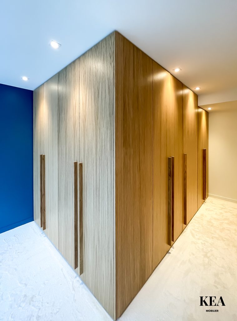 Dressing sur mesure Saint Cyr au mont d'or. Fabrication et installation d'un dressing en angle. Dressing sur mesure en chêne