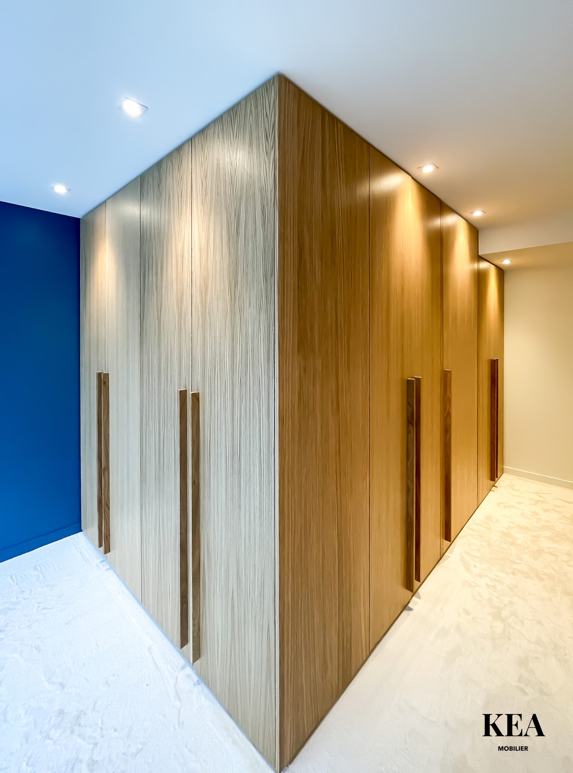 Dressing sur mesure Saint Cyr au mont d'or. Fabrication et installation d'un dressing en angle. Dressing sur mesure en chêne